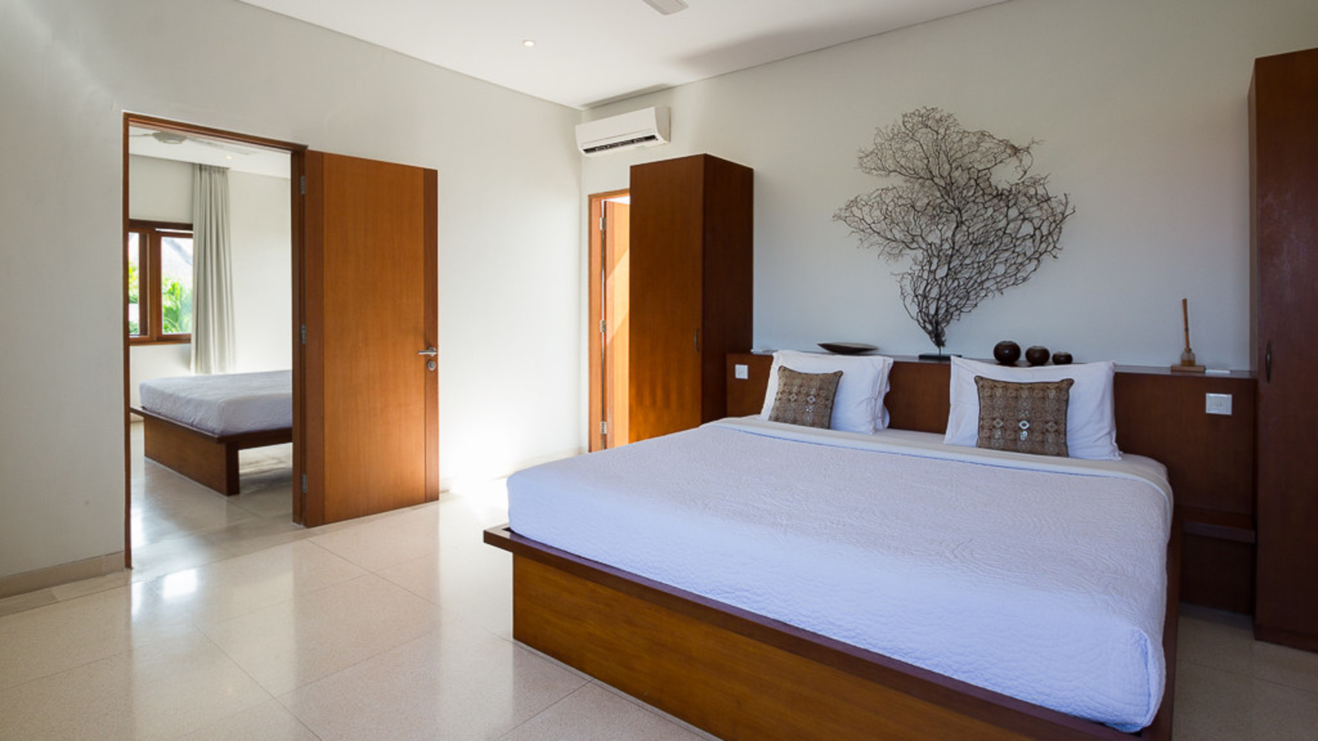 Neverjetna vila s 5 zvezdicami in 2 sproščujočima bazenoma, Bali Villa 2136