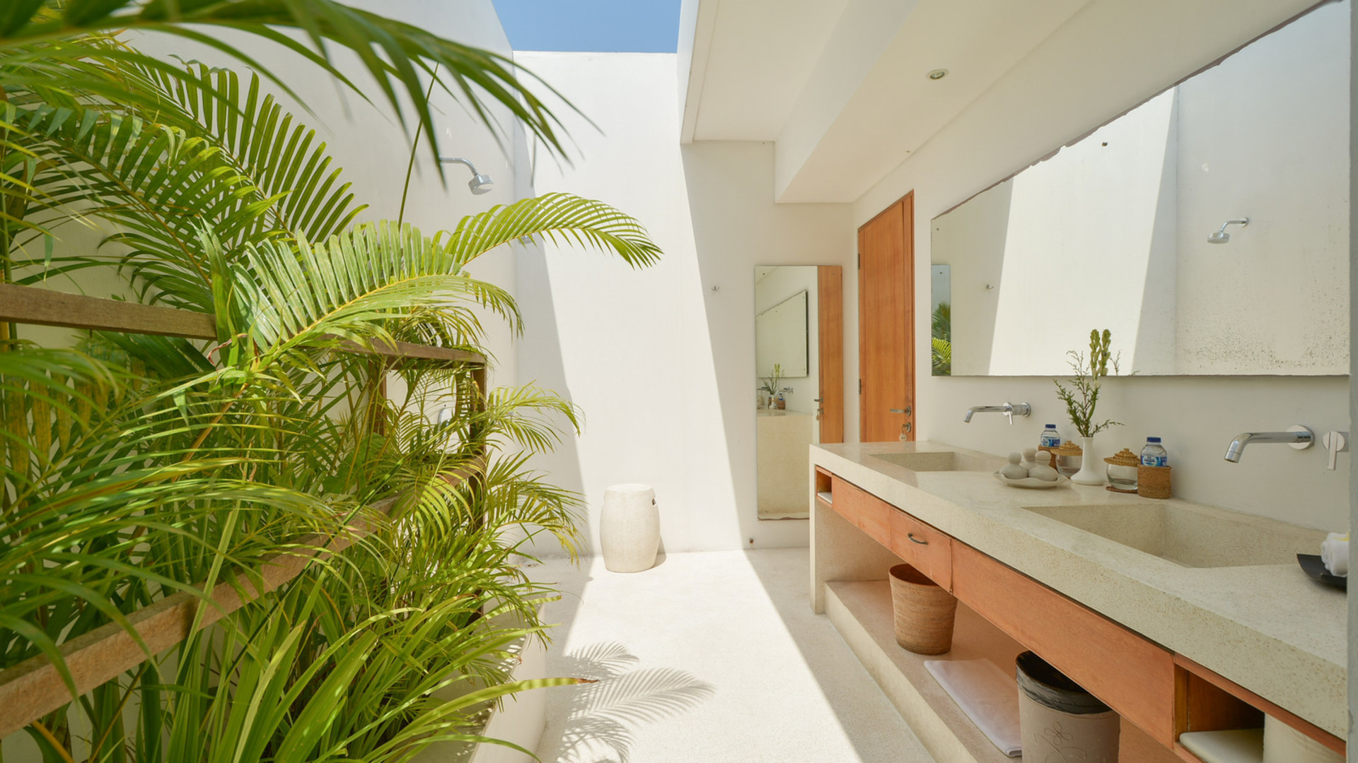 Neverjetna vila s 5 zvezdicami in 2 sproščujočima bazenoma, Bali Villa 2136