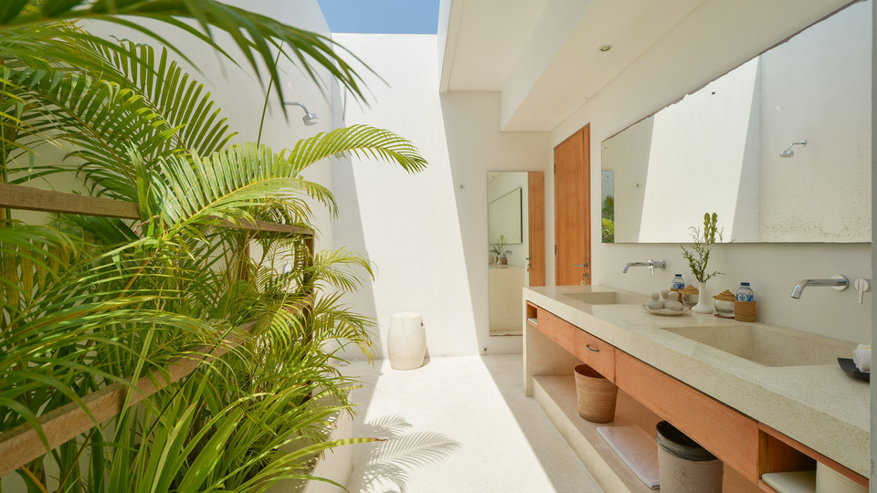 Neverjetna vila s 5 zvezdicami in 2 sproščujočima bazenoma, Bali Villa 2136
