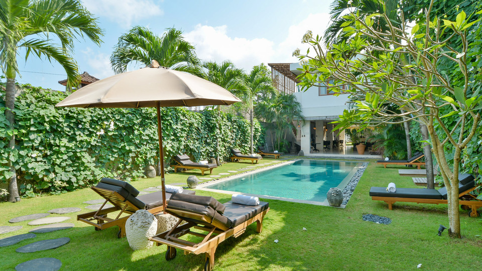 Neverjetna vila s 5 zvezdicami in 2 sproščujočima bazenoma, Bali Villa 2136
