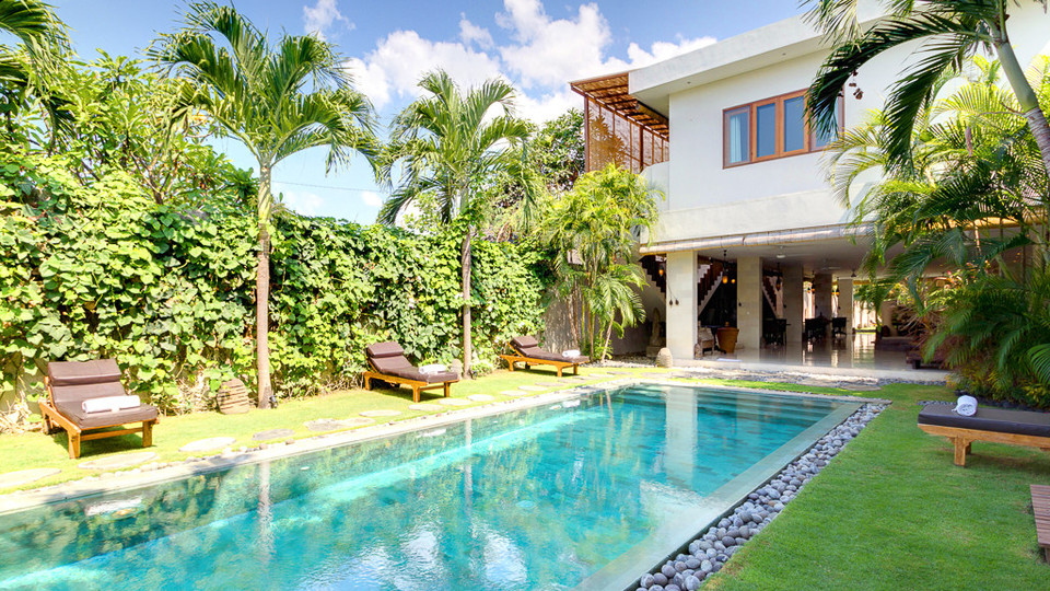 Neverjetna vila s 5 zvezdicami in 2 sproščujočima bazenoma, Bali Villa 2136