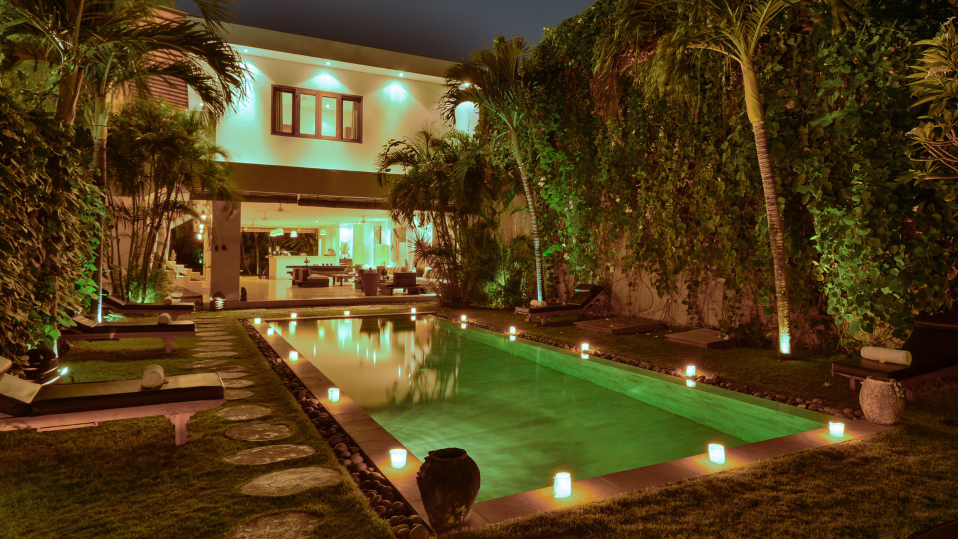 Neverjetna vila s 5 zvezdicami in 2 sproščujočima bazenoma, Bali Villa 2136