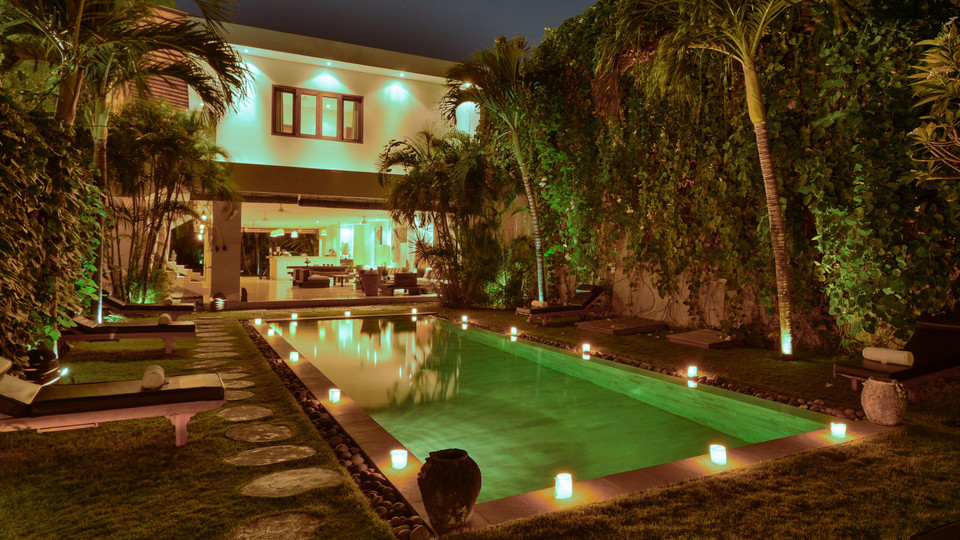 Neverjetna vila s 5 zvezdicami in 2 sproščujočima bazenoma, Bali Villa 2136