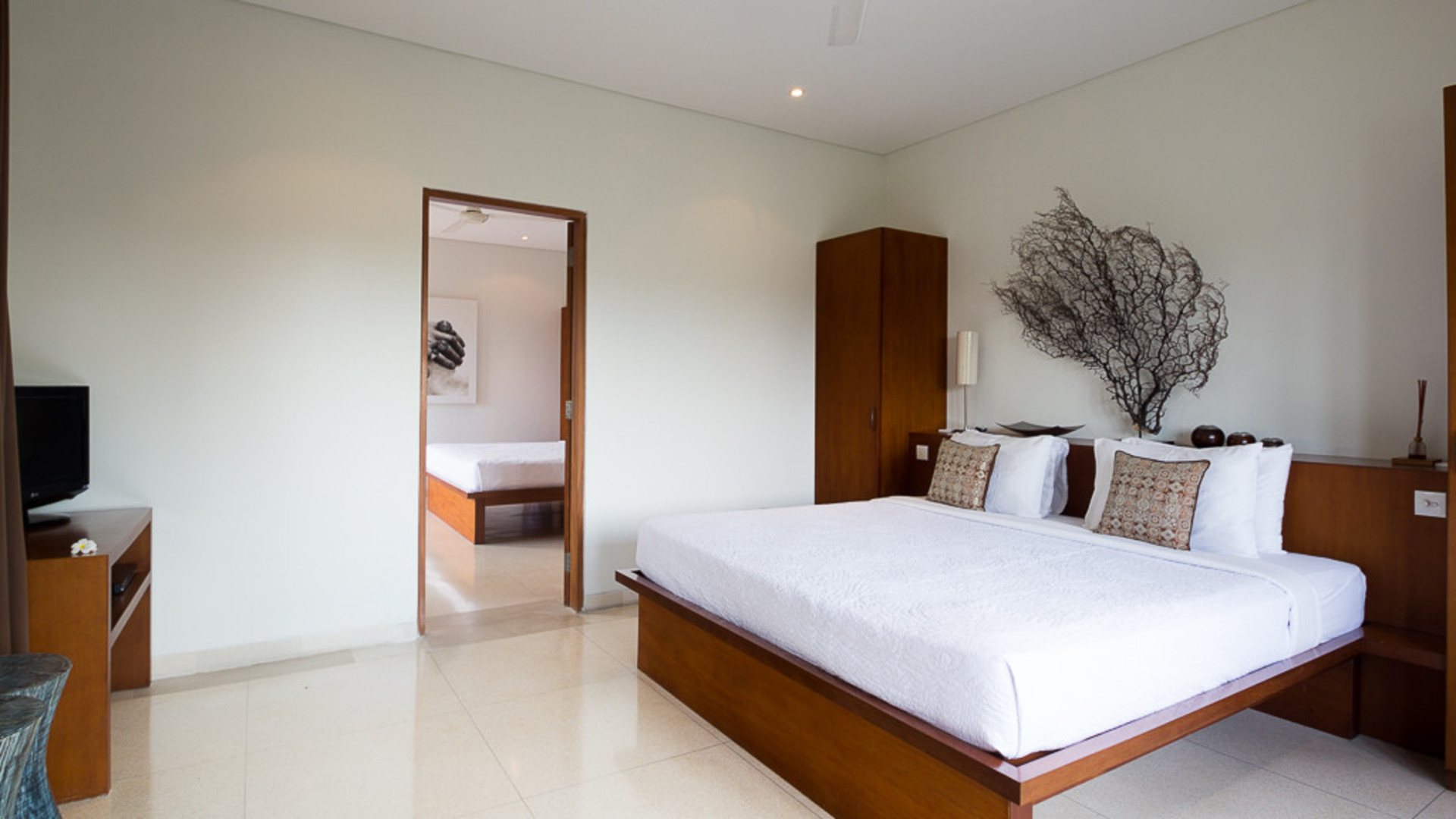 Neverjetna vila s 5 zvezdicami in 2 sproščujočima bazenoma, Bali Villa 2136