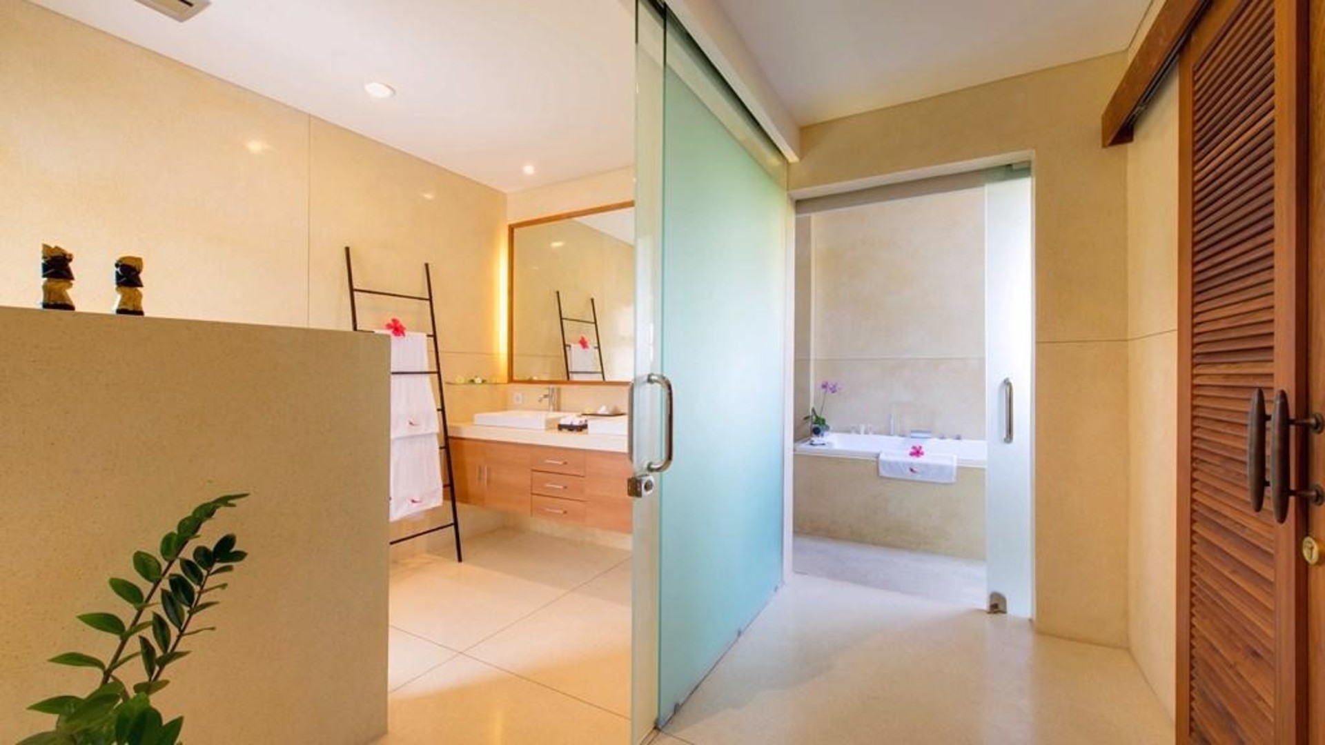Mirna vila z bleščečim bazenom, Bali Villa 2139