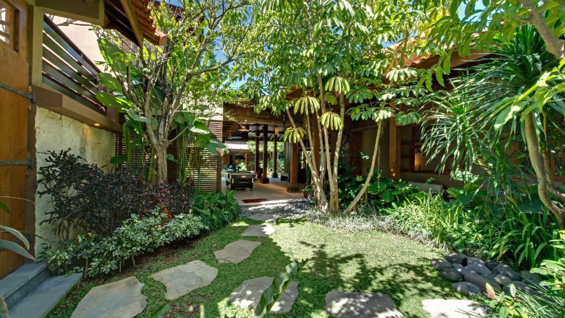 Mirna vila z bleščečim bazenom, Bali Villa 2139