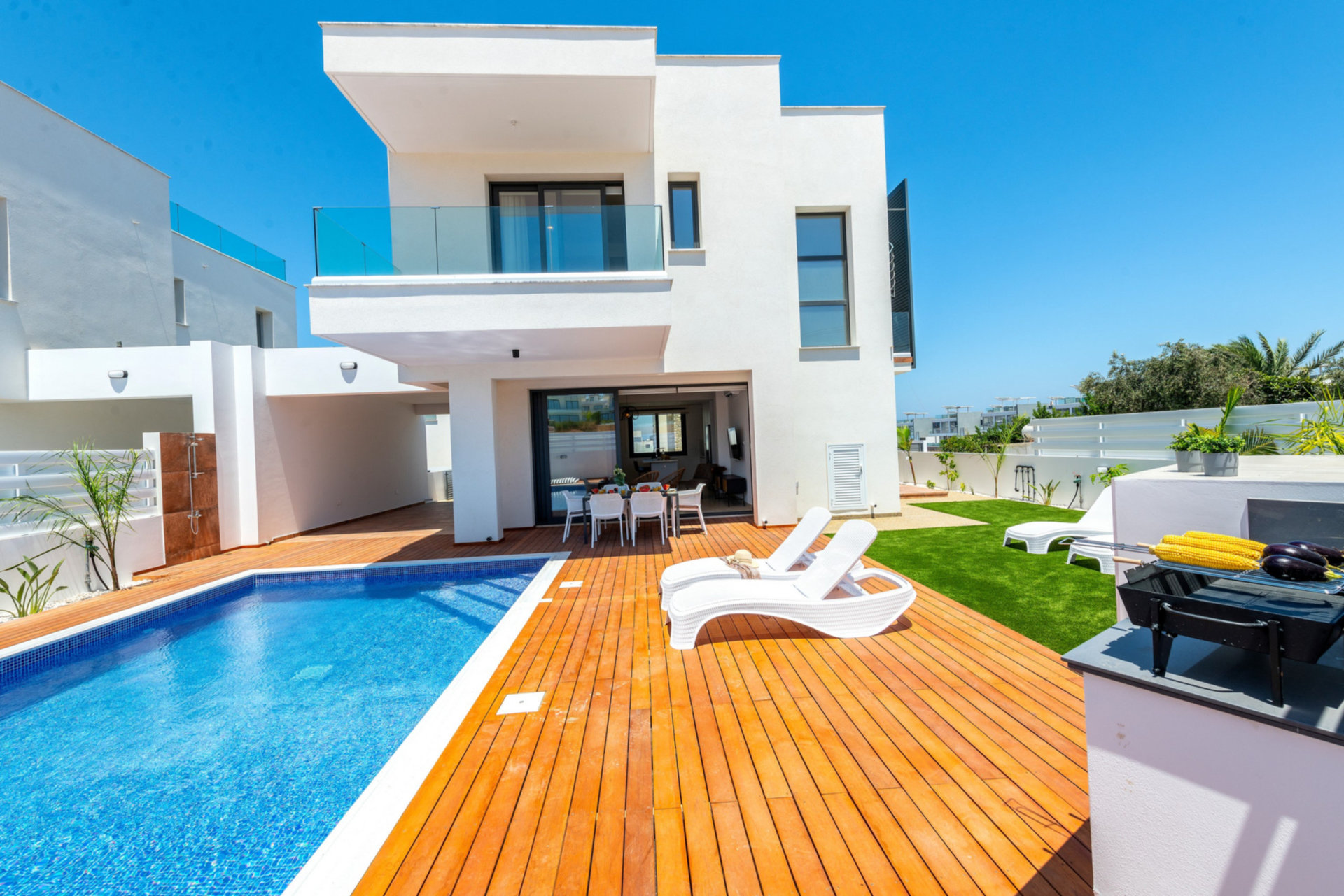 Vaša čudovita počitniška vila, Protaras Villa 1037