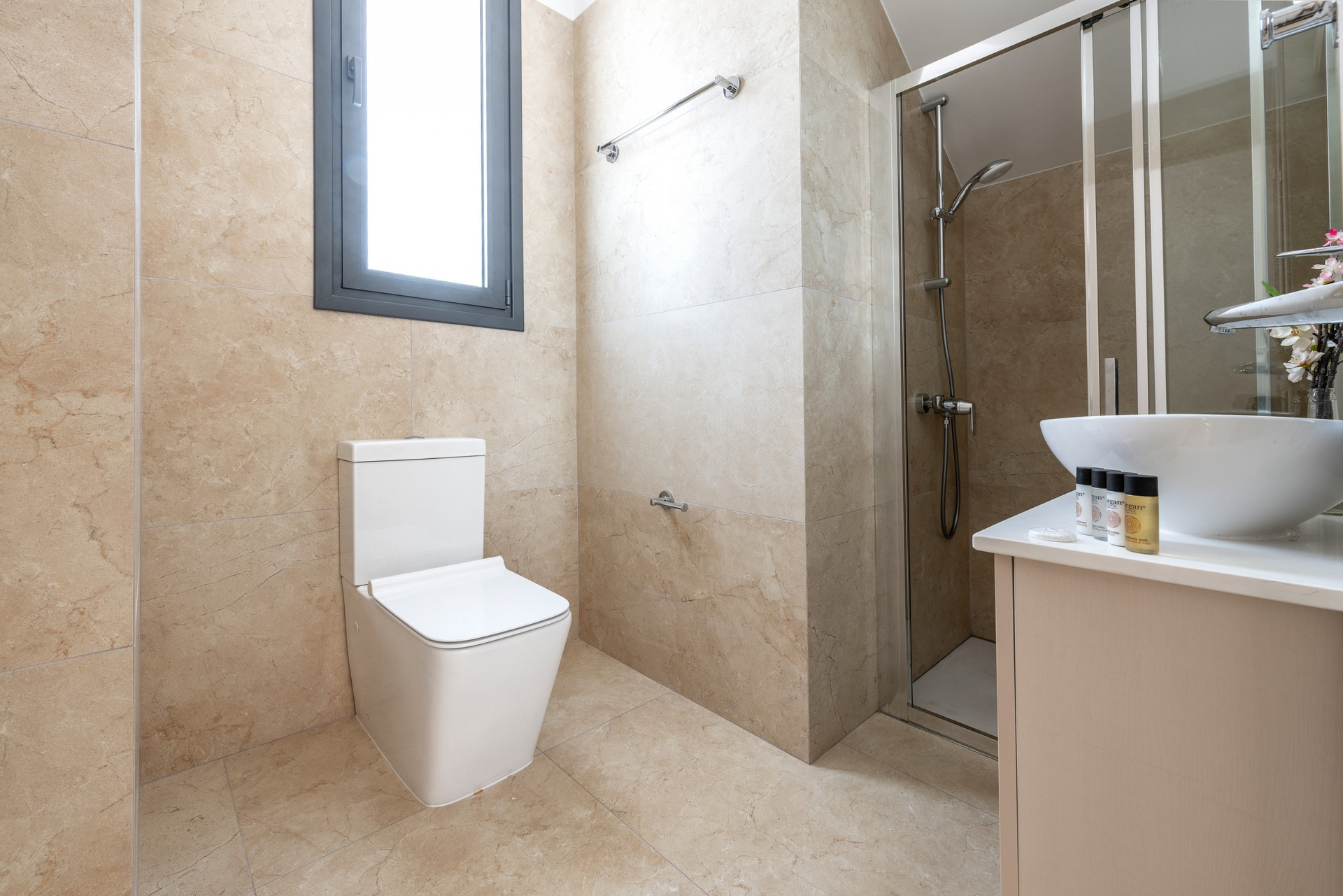Vaša čudovita počitniška vila, Protaras Villa 1037