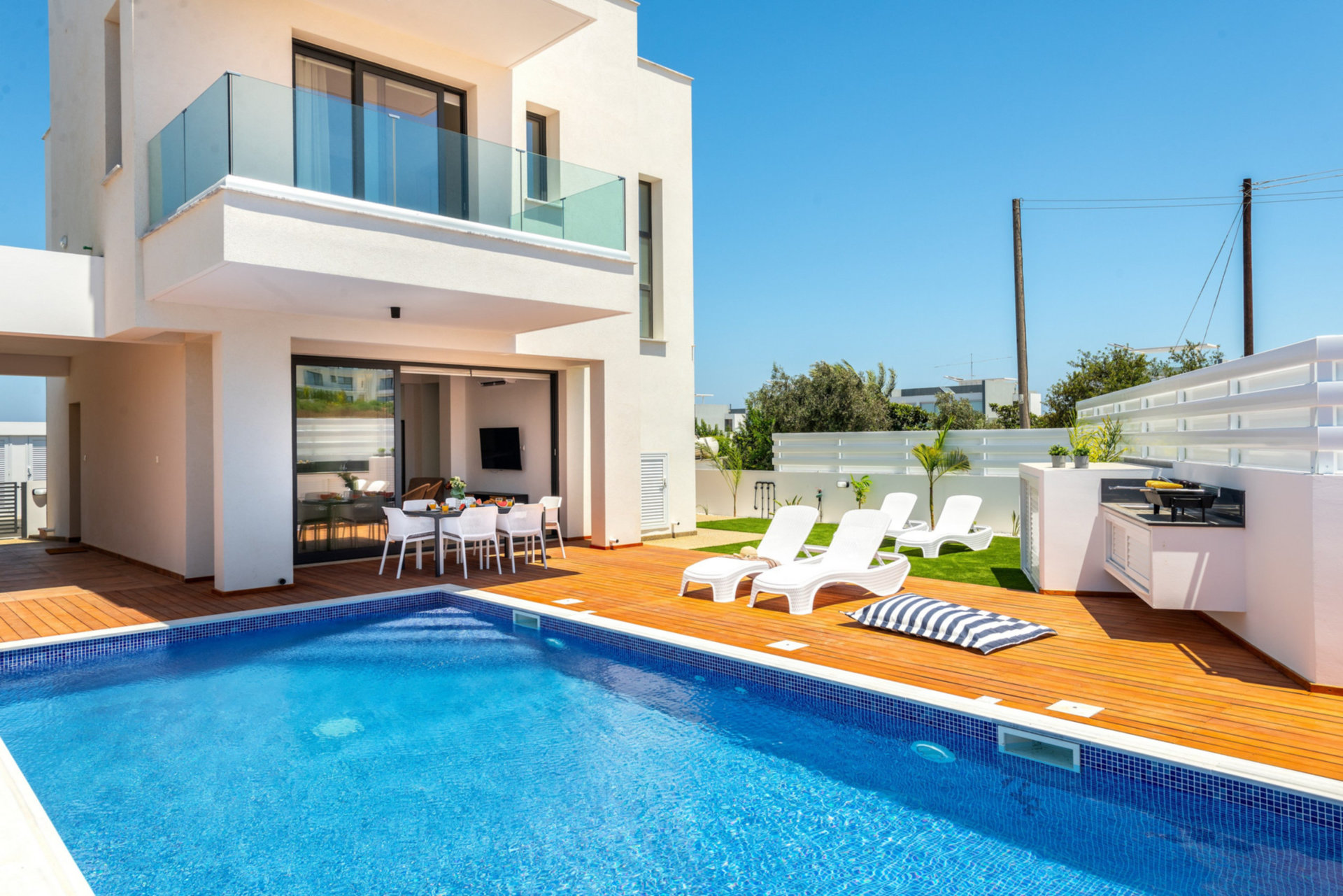 Vaša čudovita počitniška vila, Protaras Villa 1037