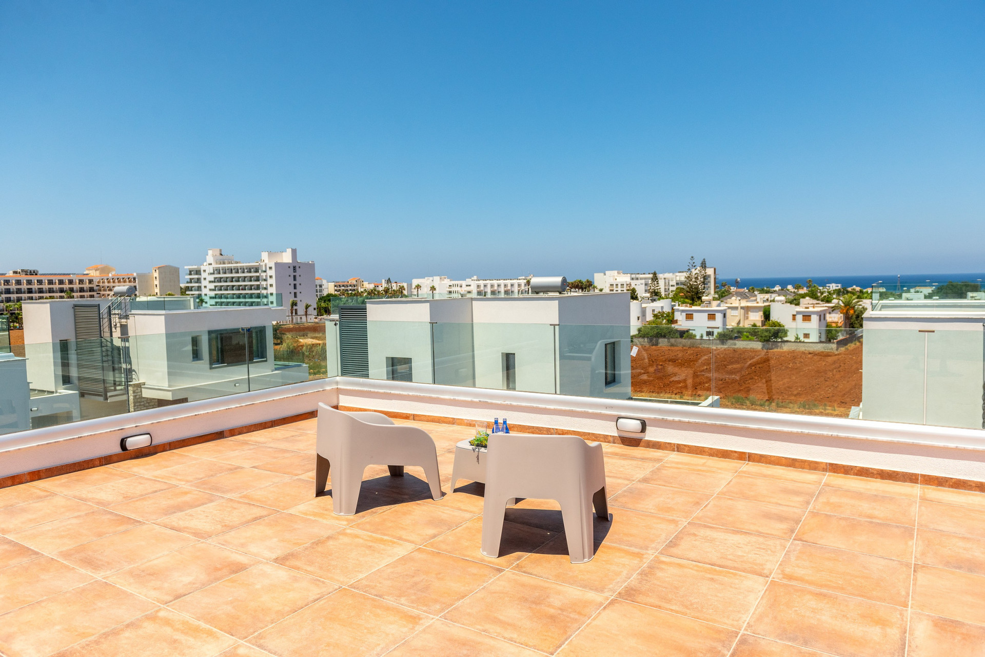 Vaša čudovita počitniška vila, Protaras Villa 1037