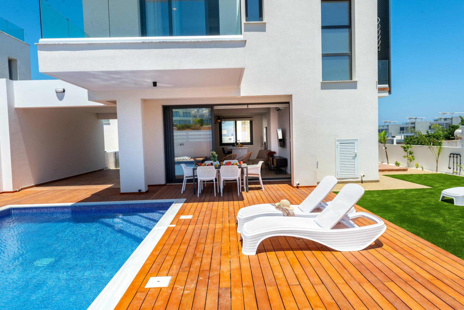 Vaša čudovita počitniška vila, Protaras Villa 1037