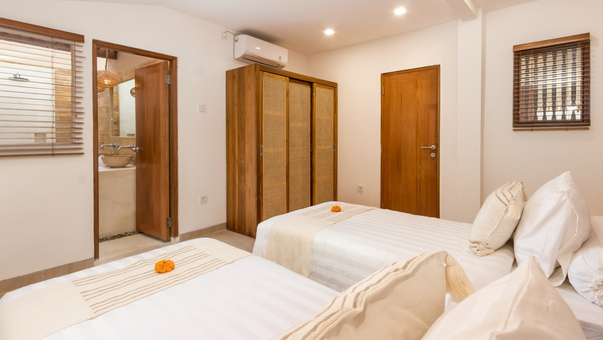 Neverjetna vila s 4 spalnicami in bazenom na Baliju, Bali Villa 2211