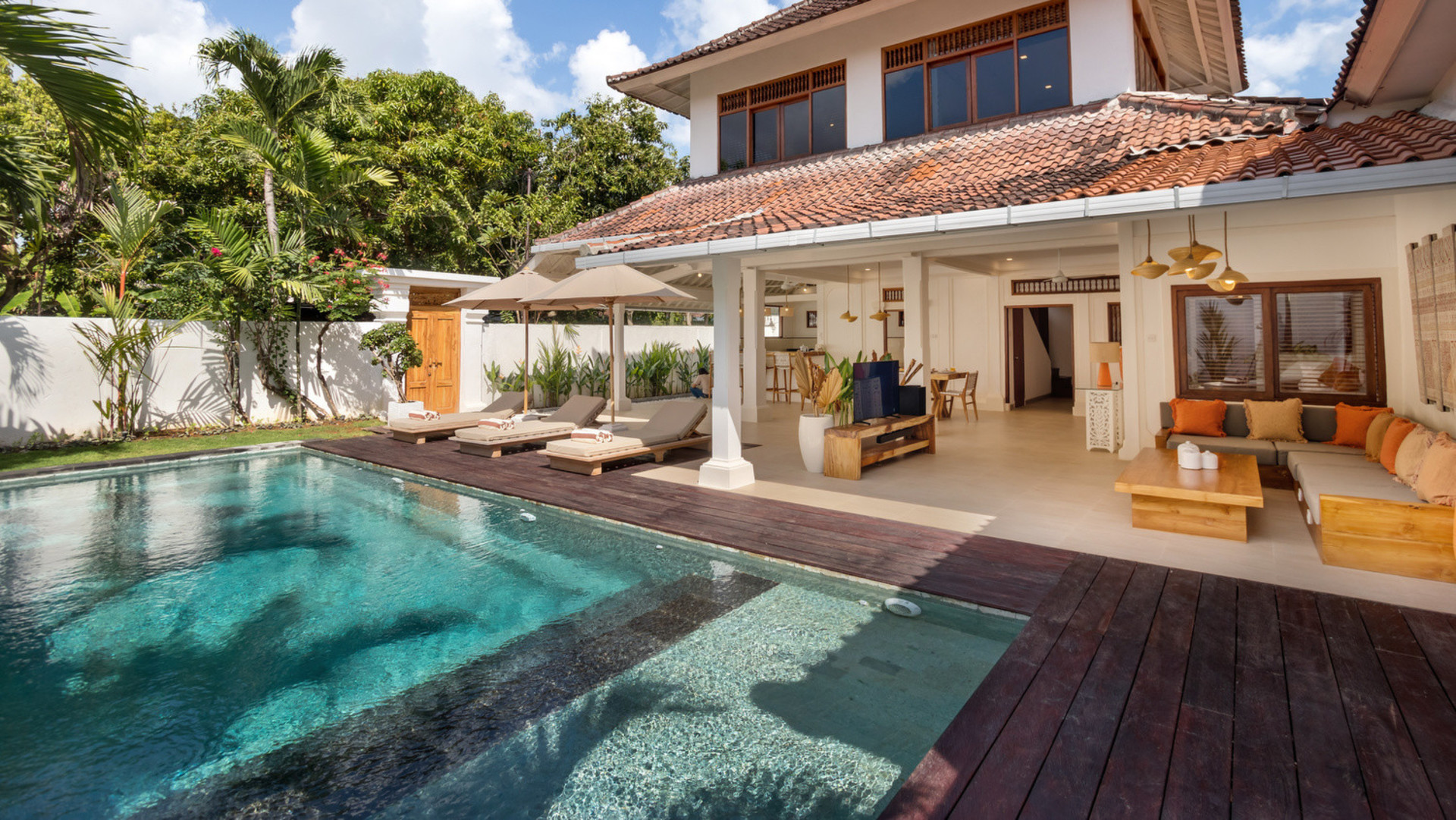 Neverjetna vila s 4 spalnicami in bazenom na Baliju, Bali Villa 2211
