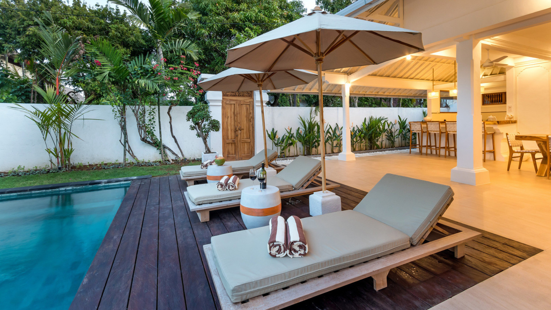 Neverjetna vila s 4 spalnicami in bazenom na Baliju, Bali Villa 2211