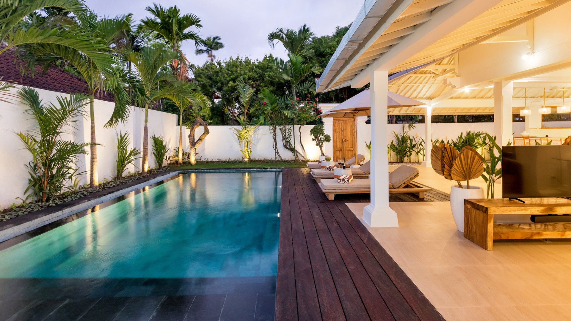 Neverjetna vila s 4 spalnicami in bazenom na Baliju, Bali Villa 2211