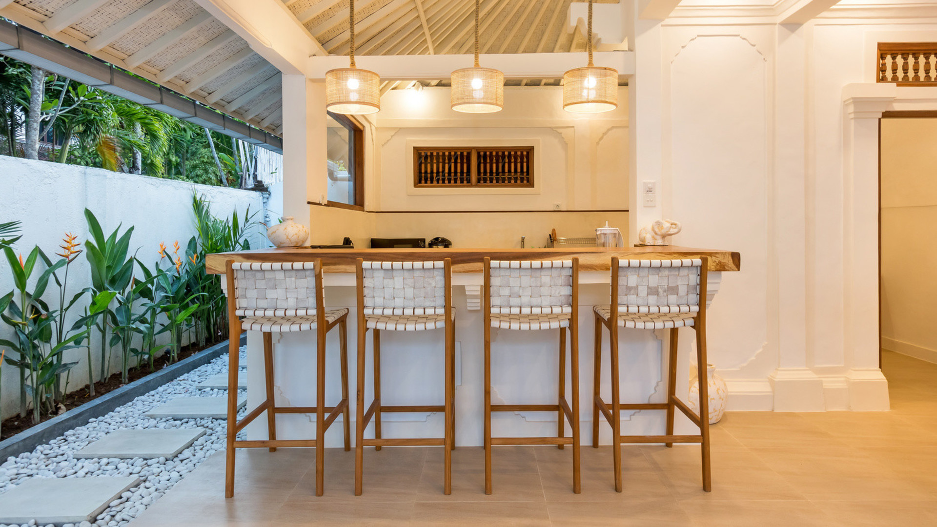 Neverjetna vila s 4 spalnicami in bazenom na Baliju, Bali Villa 2211