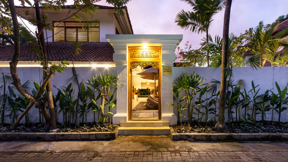 Neverjetna vila s 4 spalnicami in bazenom na Baliju, Bali Villa 2211