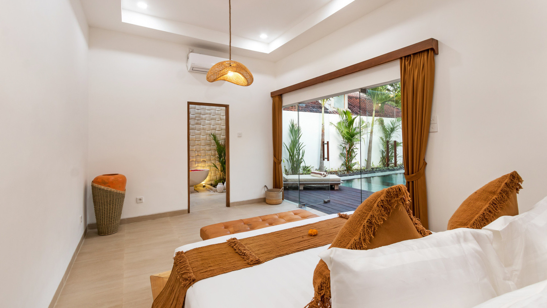 Neverjetna vila s 4 spalnicami in bazenom na Baliju, Bali Villa 2211