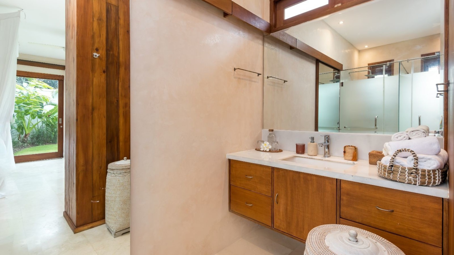 Neverjetna vila s 4 spalnicami in bazenom, Bali Villa 2217
