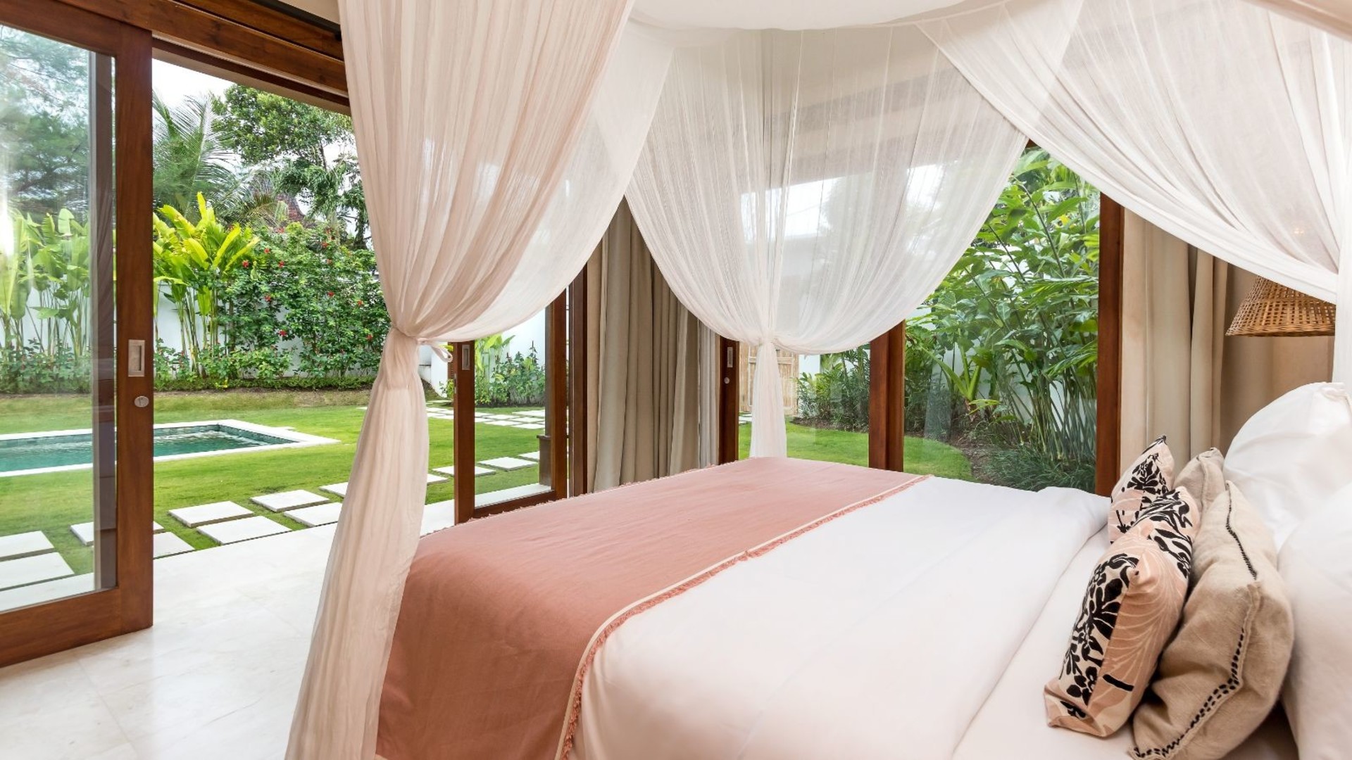 Neverjetna vila s 4 spalnicami in bazenom, Bali Villa 2217