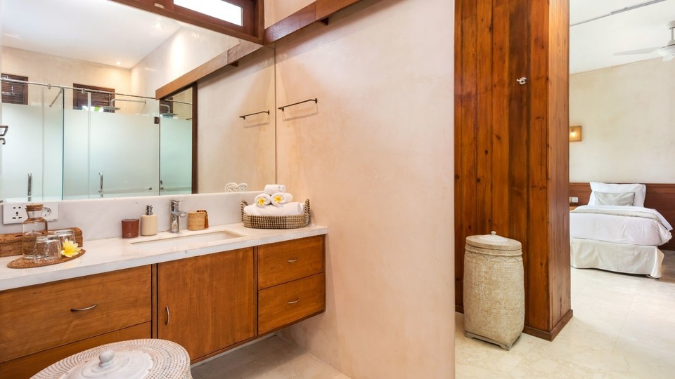 Neverjetna vila s 4 spalnicami in bazenom, Bali Villa 2217