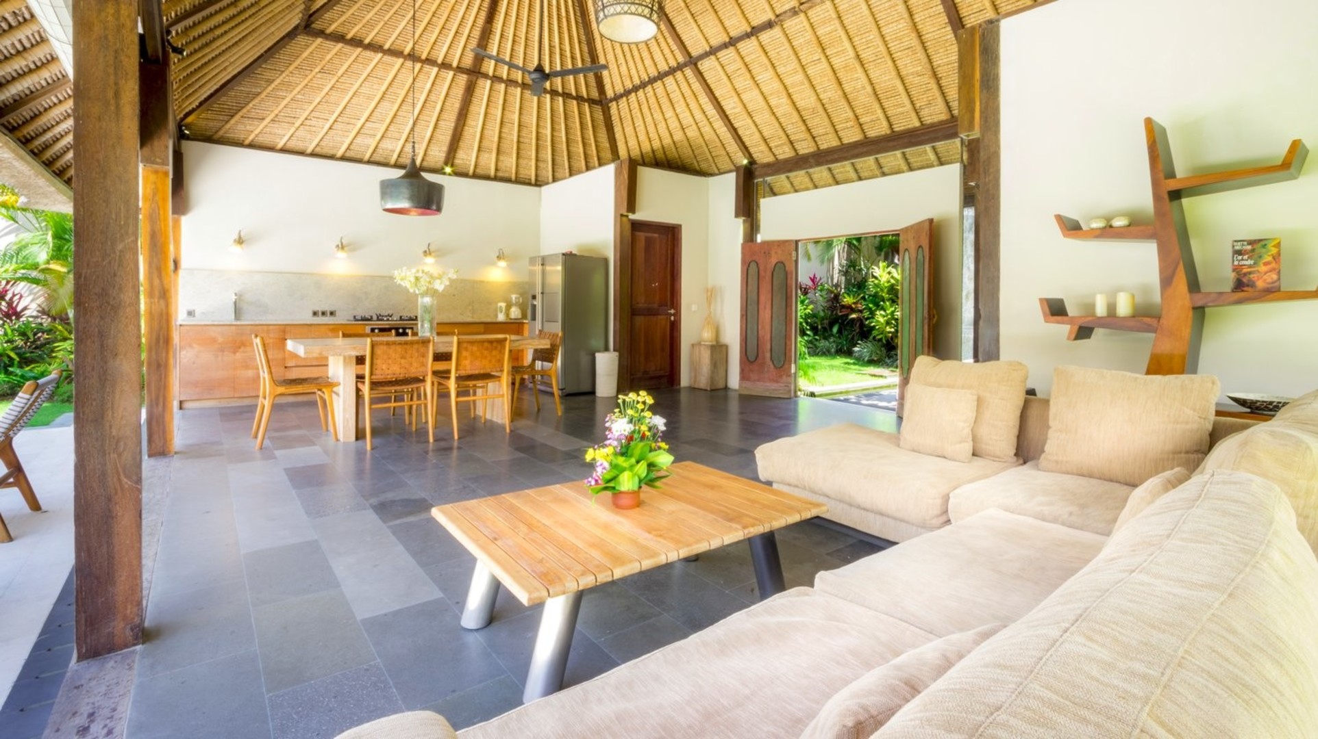 Odlična vila z dvema spalnicama W/ čudovitim bazenom in vrtom, vila na Baliju 2226