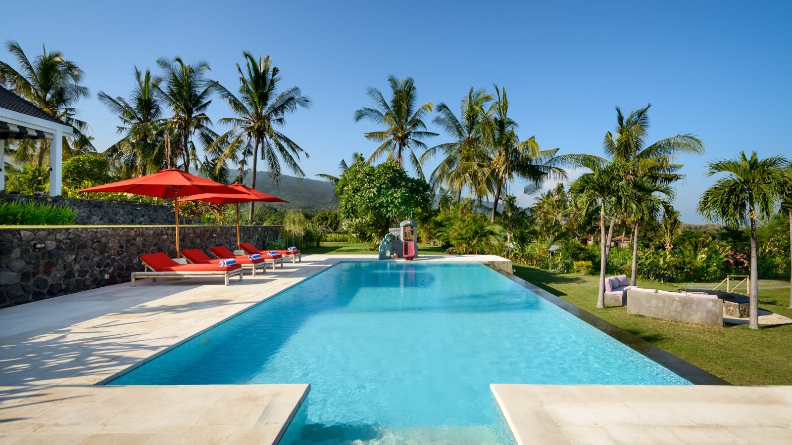 Čudovita vila s 3 spalnicami z osupljivim bazenom in pogledom na morje, vila Bali 2235