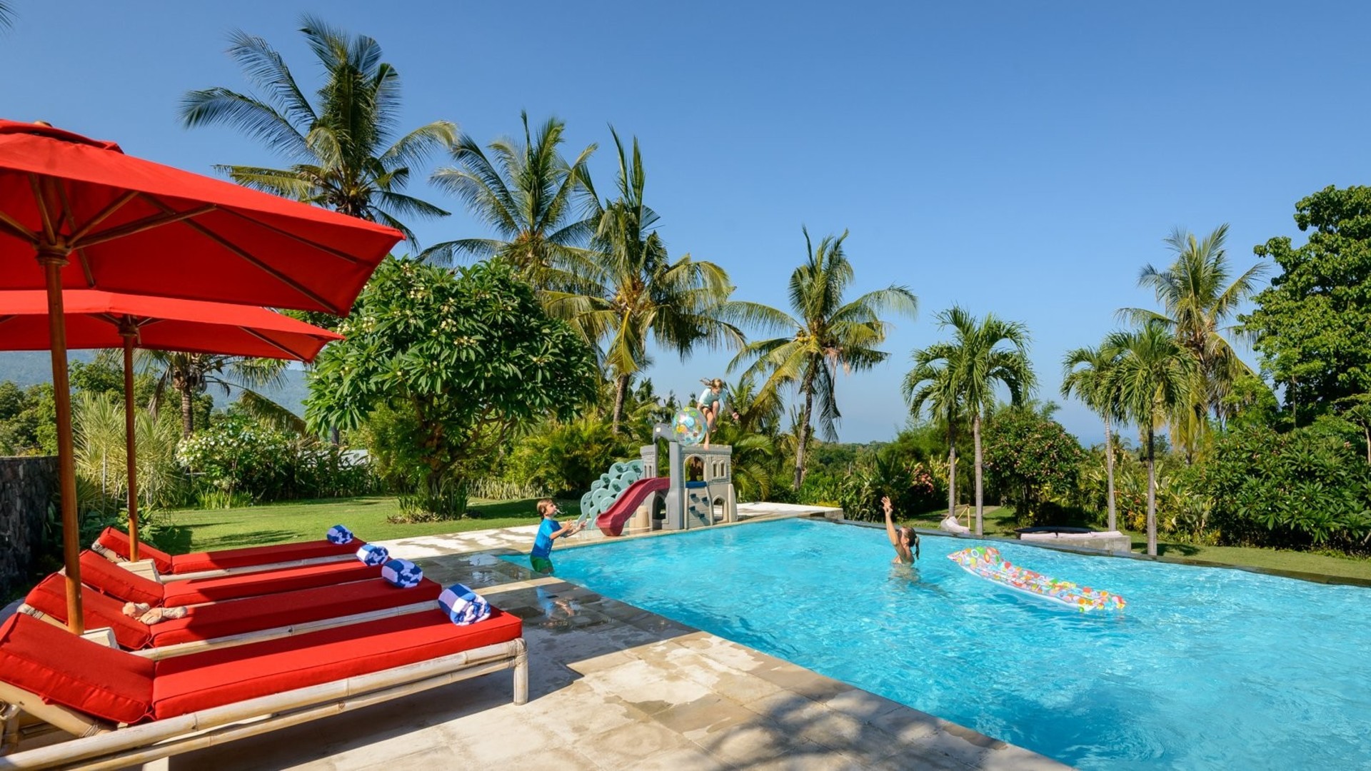 Čudovita vila s 3 spalnicami z osupljivim bazenom in pogledom na morje, vila Bali 2235
