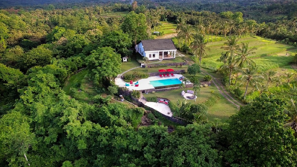 Čudovita vila s 3 spalnicami z osupljivim bazenom in pogledom na morje, vila Bali 2235