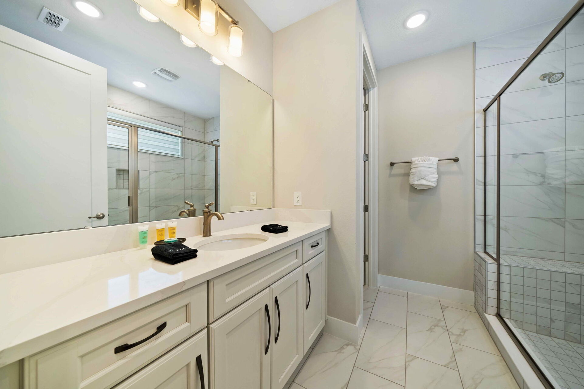 Čudovita vila s prvovrstno opremo, Orlando Villa 1000
