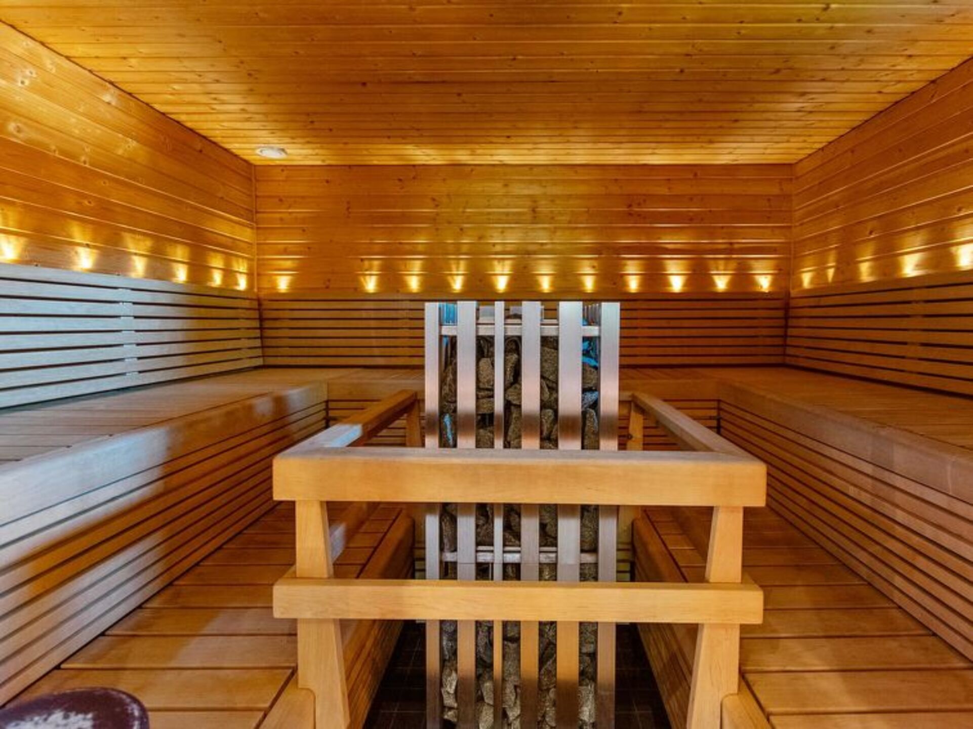 Vaš dom od doma, Inari 1301