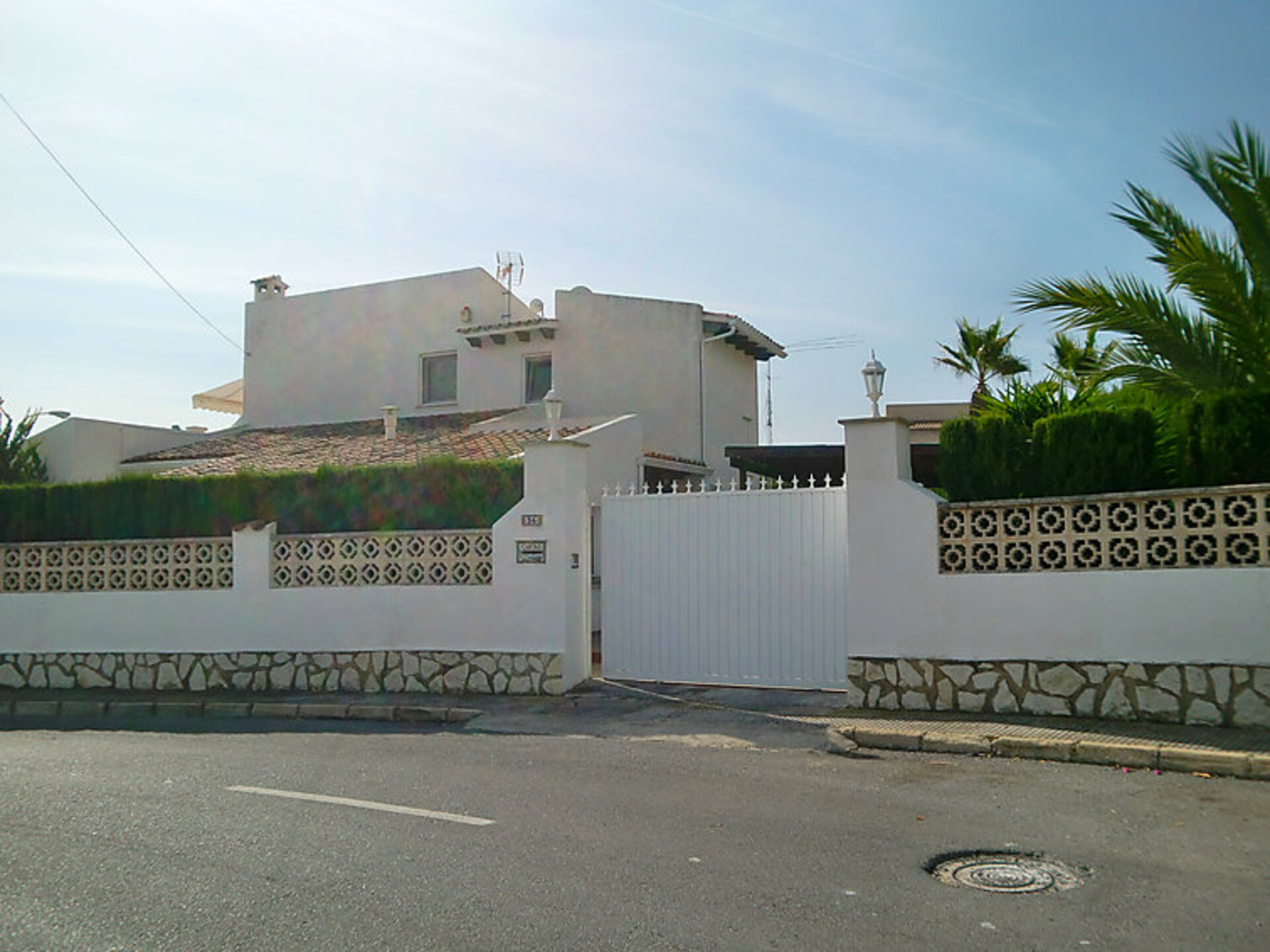 Sanjski pobeg: vila s 3 spalnicami na Costa Blanci, 1002