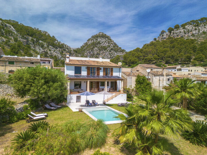 Očarljiv pobeg iz vile na Balearskih otokih, 1605, Mallorca, Spain