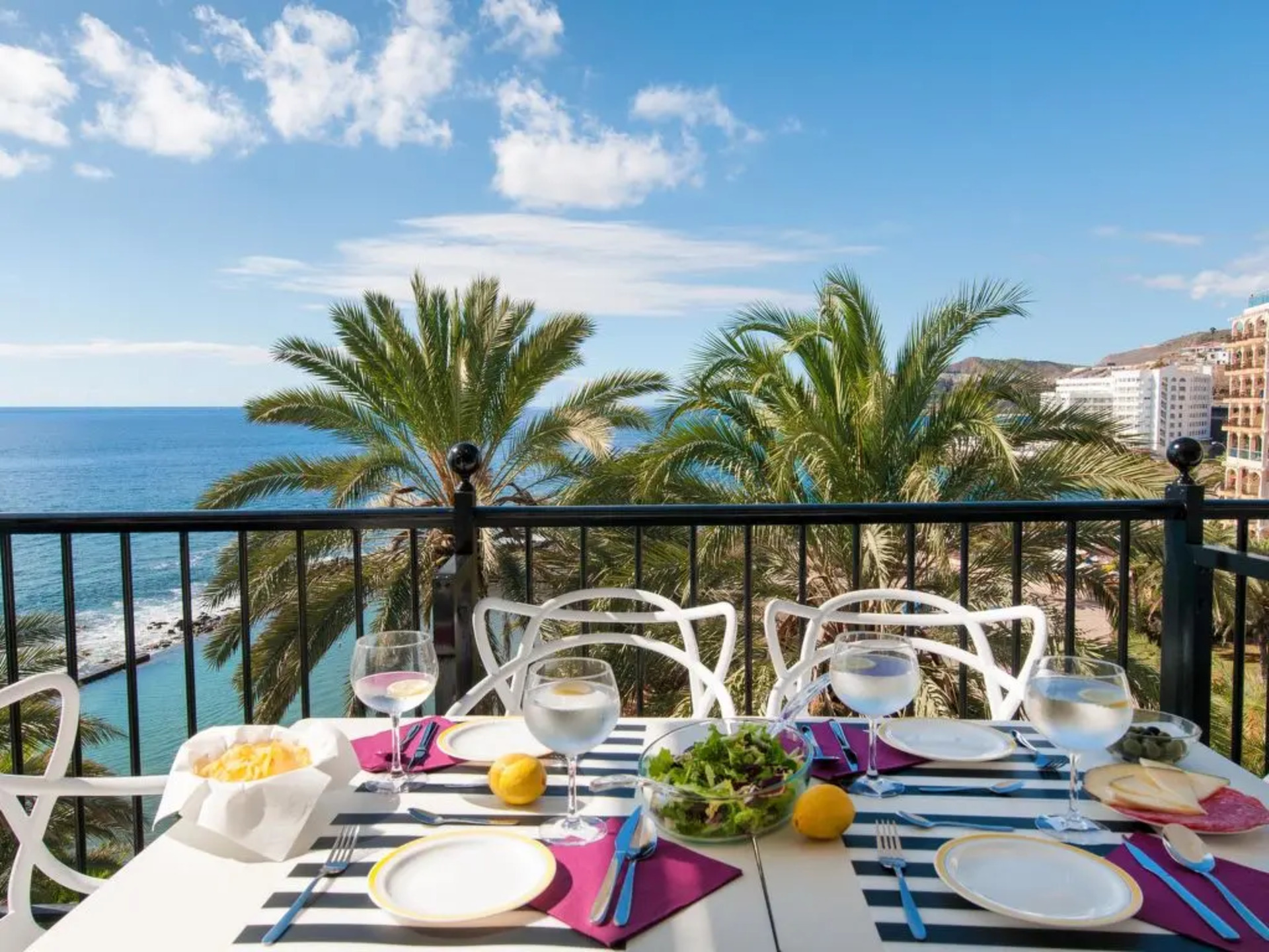 Vila s 4 spalnicami na Kanarskih otokih, 1077