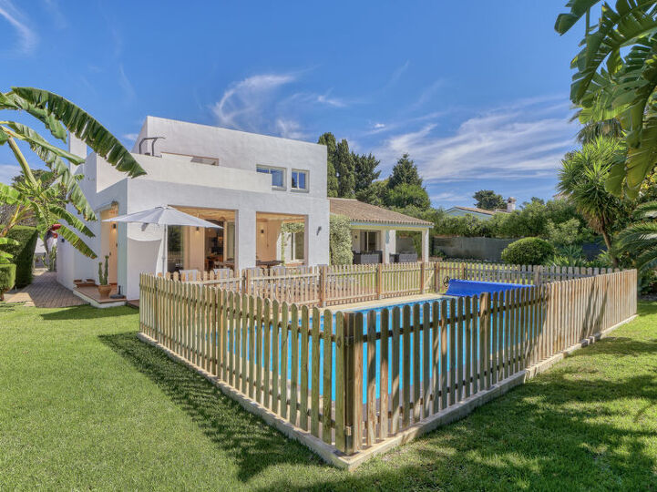 Dih jemajoča vila v Costa del Sol, 1122, Estepona, Spain