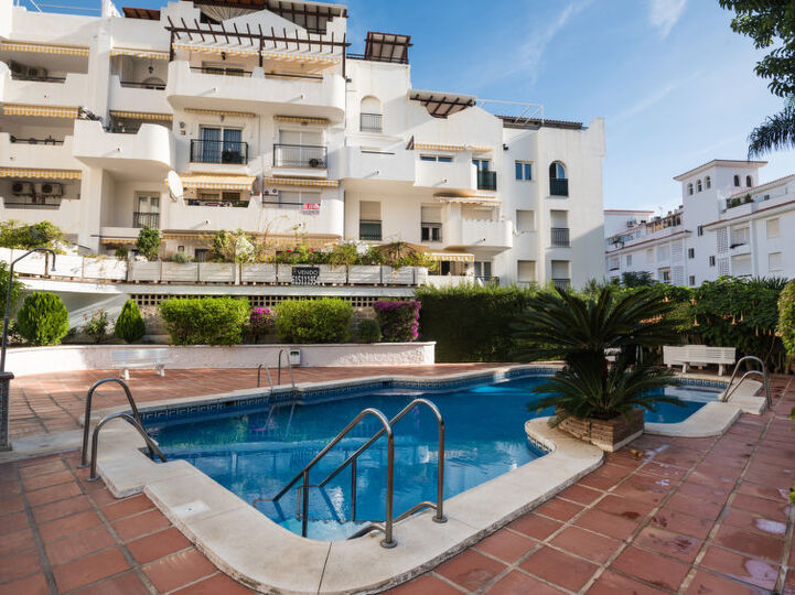 Osupljiva vila s 3 spalnicami in pogledom na ocean, 1141, Torremolinos, Spain