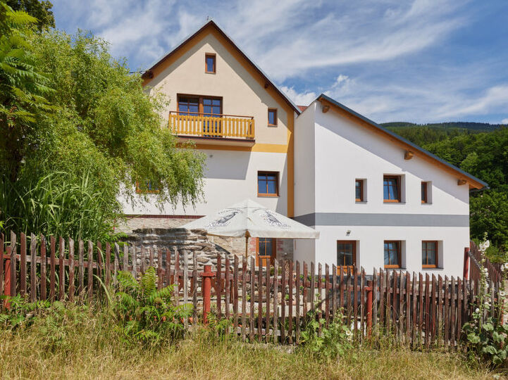 **7 Bed Paradise v Královéhradecký Kraj**,1022, Černý Důl, Czech Republic