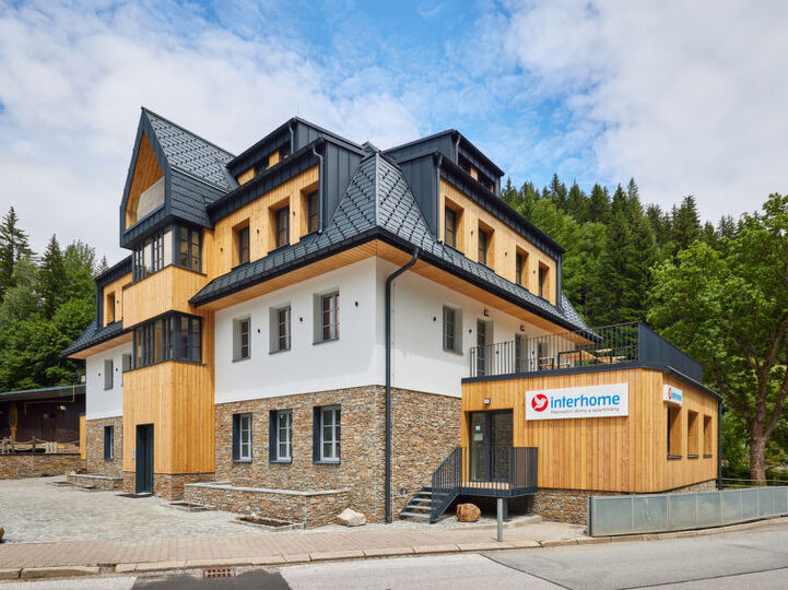 Osupljiva vila s pogledom na goro Kraj, 1034, Královéhradecký kraj, Czech Republic