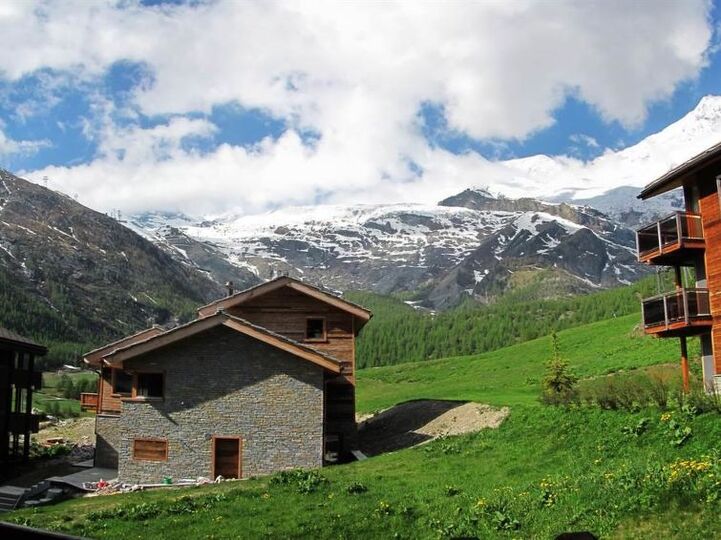 Sanjska vila s 3 spalnicami v Saas-Feeju, 1270