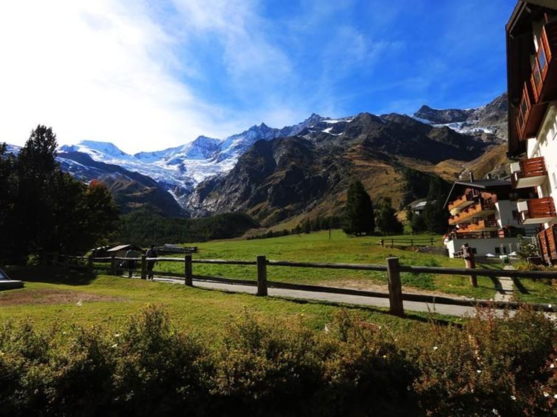 Osupljiva vila s 4 spalnicami v mestu Saas-Fee, 1275