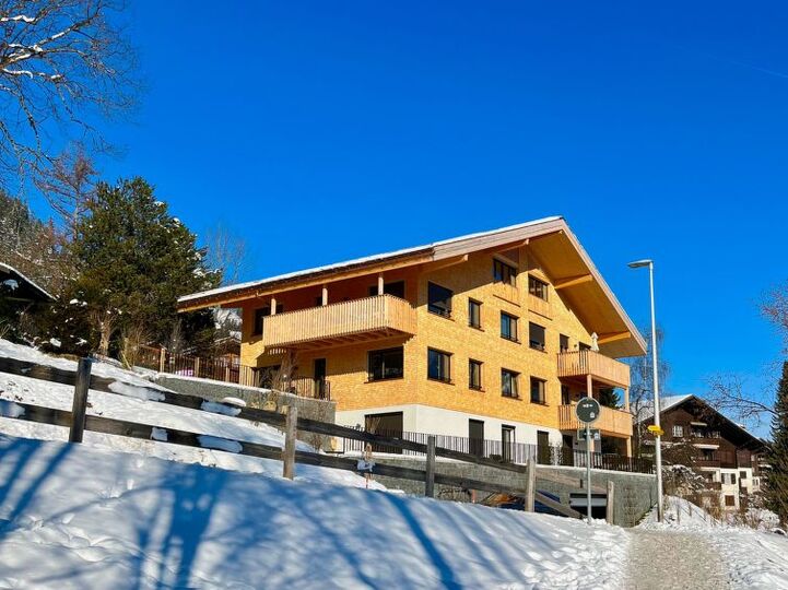 Elegantna družinska hiša v Zweisimmenu, 1177, Zweisimmen, Switzerland