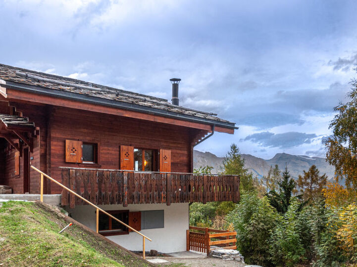 Rustikalna eleganca: 4-sobna brunarica v Nendazu, 1424, Nendaz, Switzerland