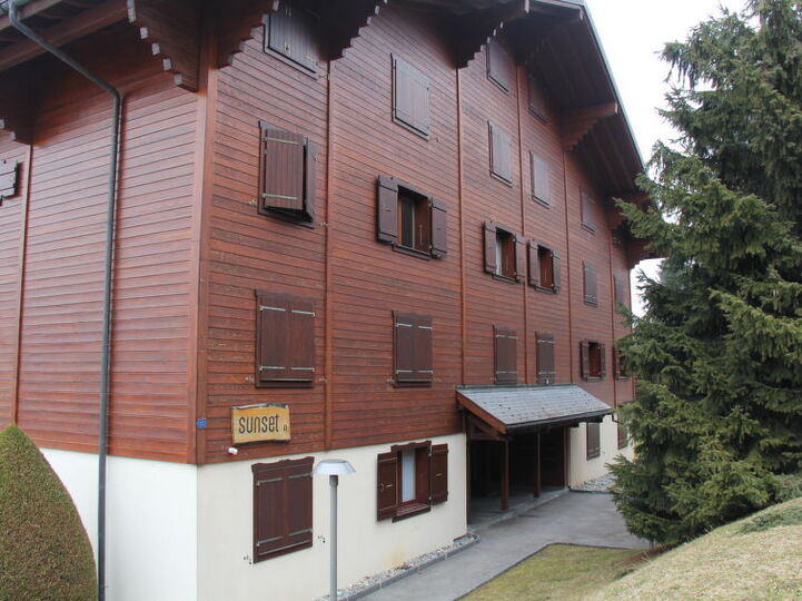 Očarljiva koča v središču Ollona, 1055, Ollon, Switzerland