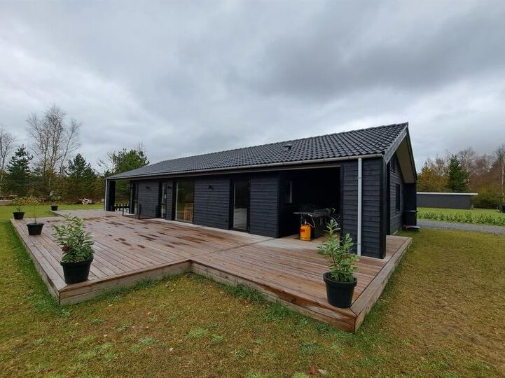 Popoln družinski oddih, Hals 1007, Hals, Denmark