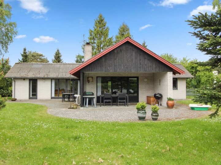 Čarobni družinski spomini, Væggerløse 1104, Væggerløse, Denmark