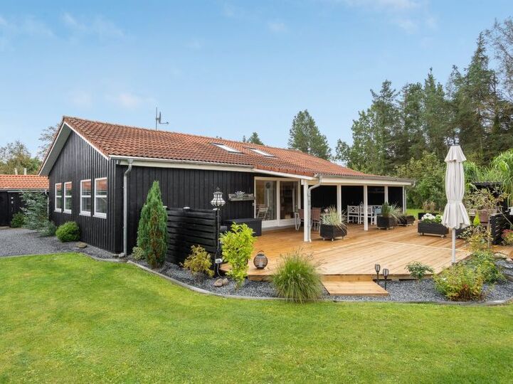 Popoln družinski oddih, Hals 1081, Hals, Denmark