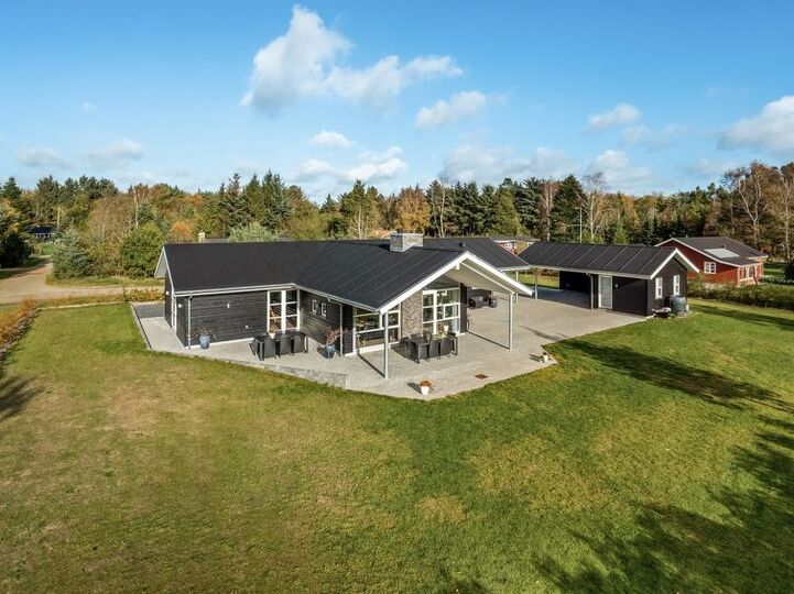 Popoln družinski oddih, Hals 1090, Hals, Denmark