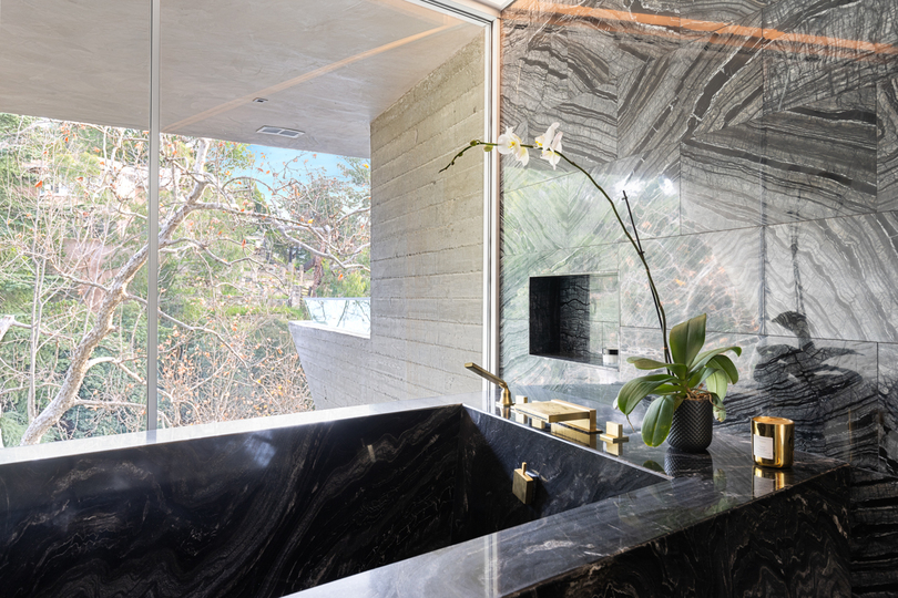 Hollywood Majesty: G Residence