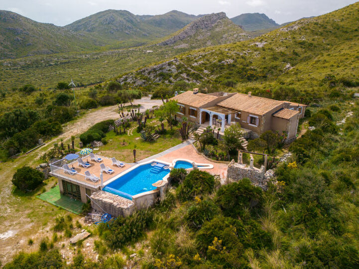 Osamljena oaza na Balearskih otokih, 1622, Mallorca, Spain