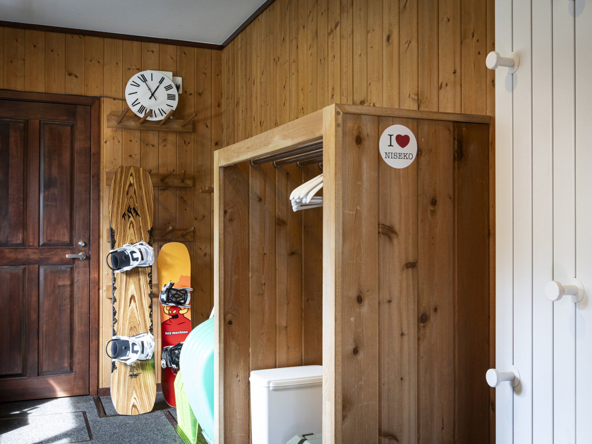 Casa La Mount  - Spacious ski storage and laundry room